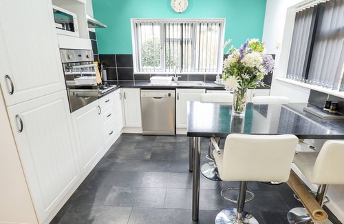 Glentham House | THE BARN, pet friendly, with a garden in Snitterby