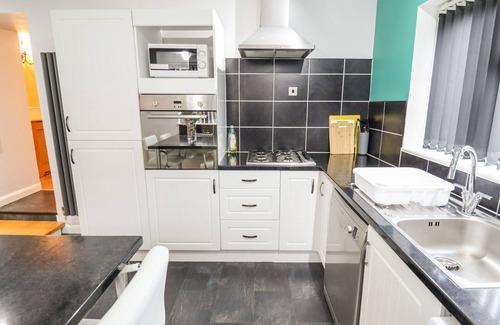 Glentham House | THE BARN, pet friendly, with a garden in Snitterby