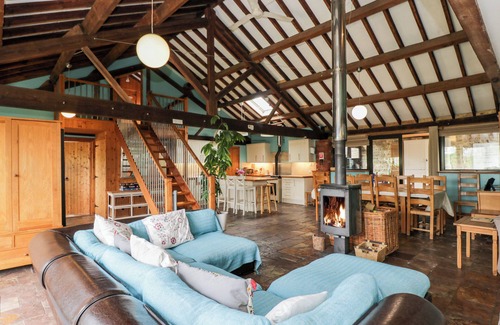 Chippenham House | THE BARN, pet friendly, character holiday cottage in Malmesbury