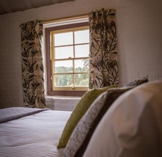 Paterson Bed & Breakfast | The Barracks, Tocal