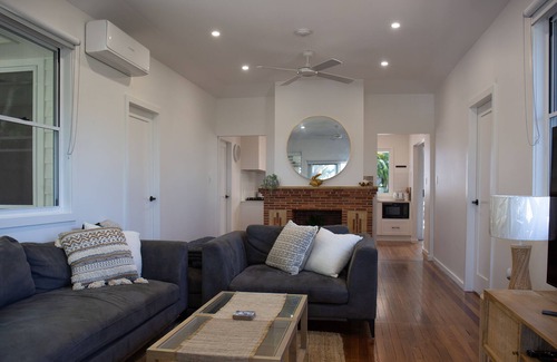Bateau Bay House | THE BAY - Private couples escape opposite the beach with ocean views and a pool