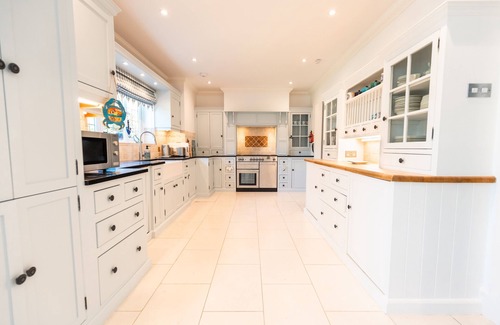 Mudeford House | The Beach House - a stone's throw from Avon Beach, Friars Cliff