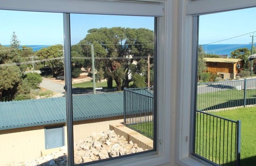 Guilderton House | The Beach Shack - OCEAN VIEWS, CLOSE TO THE BEACH