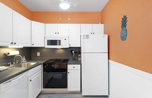 Holiday Beach Condo | The Beach & The Bum! 2- Min Walk to The Beach!