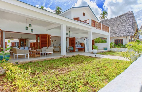 Jambiani Villa | THE BEACH VILLA - Four Bedroom Villa, Sleeps 8