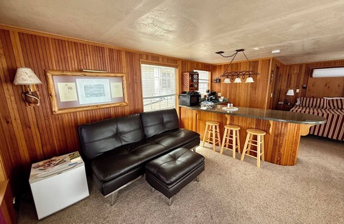 Bayview Apartment | The Bear Den