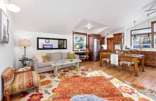University Park Apartment | The Beautiful Bear’s Den! Walk to Old Town & CSU!
