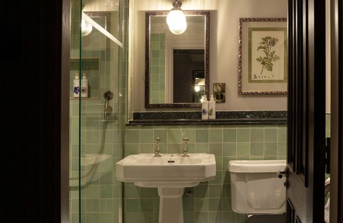 Chenies Hotel | The Bedford Arms