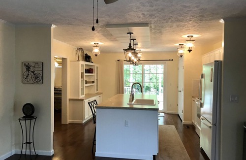 Glouster House | The Beehive at Bigfoot Hollow