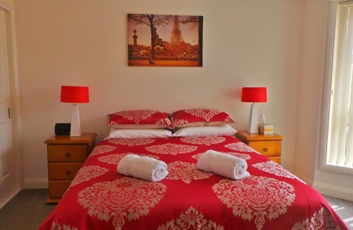 South Tamworth Villa | The Bell House