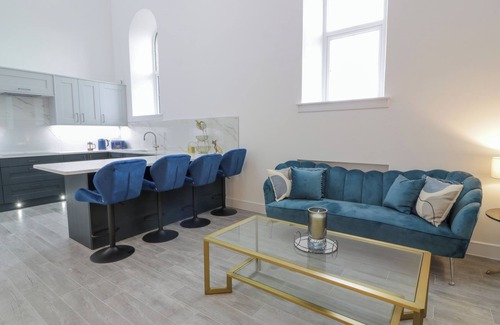 Bonnybridge Cottage | THE BELL TOWER, family friendly, with hot tub in Bonnybridge