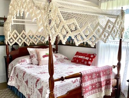 Holcomb Bed & Breakfast | The Bella Ella Bed and Breakfast