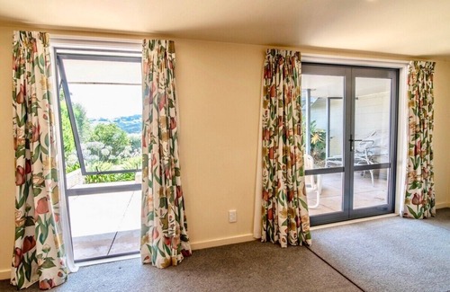 Akaroa House | The Bellbird's Nest - Takamatua Holiday Home