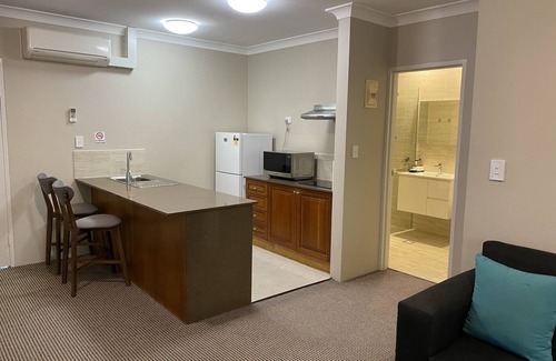 Wollongong CBD Hotel | The Belmore Apartments Hotel