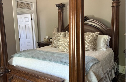 Guthrie Bed & Breakfast | The Bennett Room at The Judges Chambers
