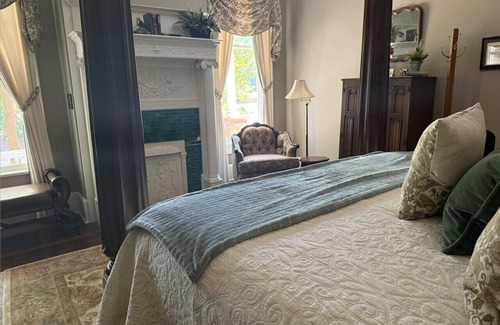 Guthrie Bed & Breakfast | The Bennett Room at The Judges Chambers