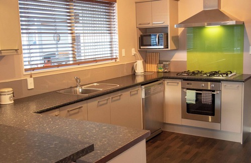 Picton Apartment | The Best Harbour Views in Sunny Peaceful Location