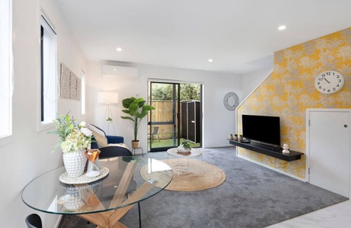 Lower Hutt House | The Biddle Cres Cosy Getaway