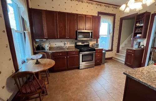 Mercer House | "The Big Brickhouse" - Entire House Rental
