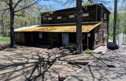 Mammoth Spring Cabin | The "BIG" Cabin