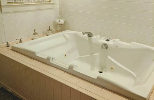 Orange House | The Biltmore Suite in historic Holladay House