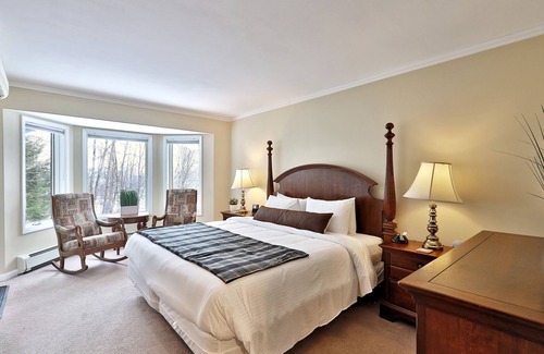Killington Cabin | The Birch Ridge: English Gentleman's Room #9 - King Suite In Killington, Vermont. Hot Tub. 1 Bedroom Home