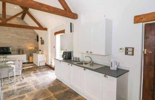 Ettington Cottage | THE BIT ON THE SIDE, pet friendly, with a garden in Ettington