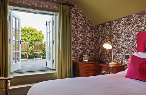 Ford Hotel | The Black Horse, Climping