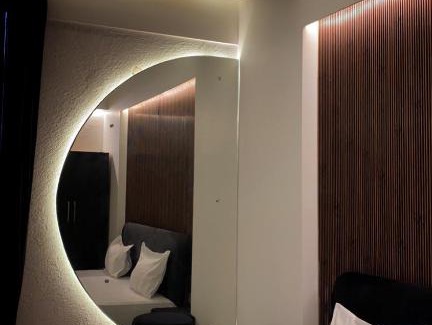 Gomti Nagar Apartment | The black house