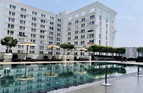 Gomti Nagar Apartment | The black house
