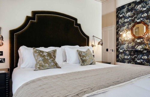 Kilburn Hotel | The Black Lion Pub & Boutique Guesthouse