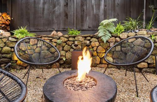 Guerneville House | The Black Nest - Hot Tub Romantic Getaway