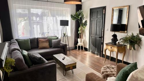 Corsham House | The Black & White House