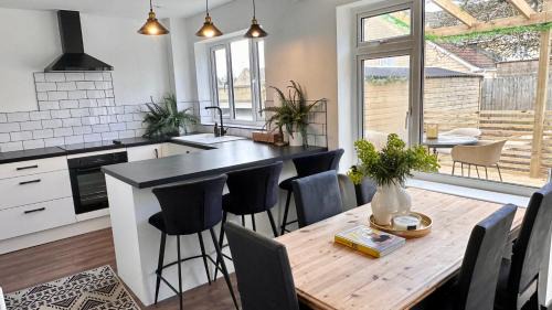 Corsham House | The Black & White House