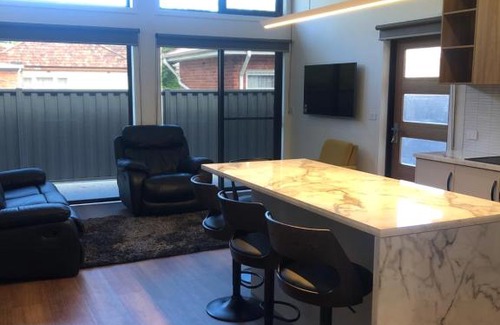 Kings Meadows Apartment | The Blaydon Collection 2BR Superior & Luxe Villas Free Parking Free Wifi Courtyard Launceston