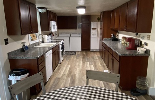 Lincoln House | The BLL Cabin with 4 kings and 1 full bed in town.