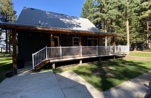 Lincoln House | The BLL Cabin with 4 kings and 1 full bed in town.