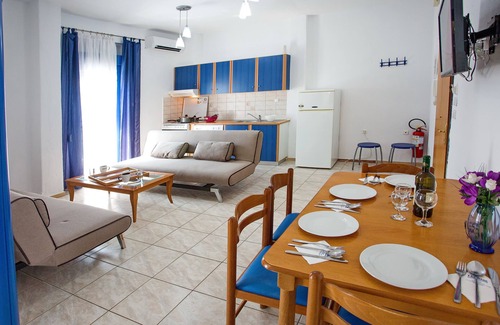 Nea Peramos House | The Blue Apartments and Beach