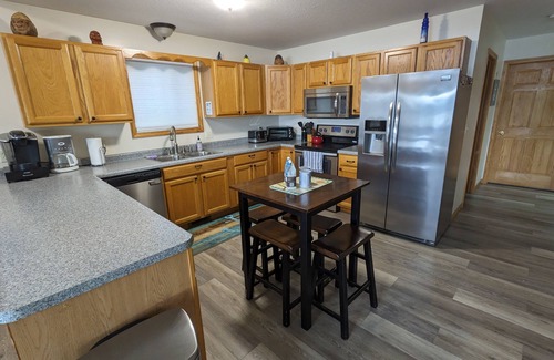 Hale House | The Blue Chalet on Sage Lake! - near boat launch - pontoon available for rent