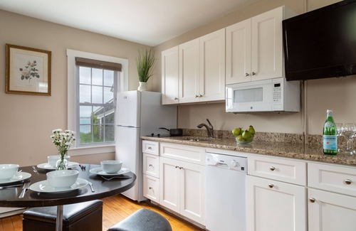 Block Island Bed & Breakfast | The Blue Dory Inn