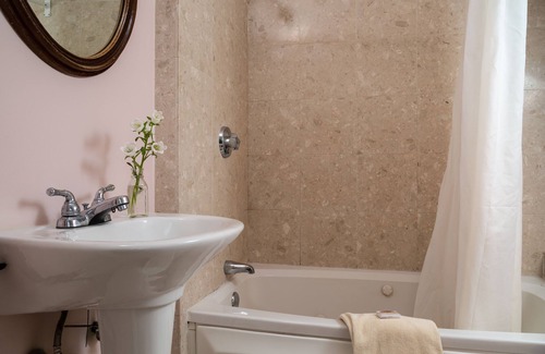 Block Island Bed & Breakfast | The Blue Dory Inn