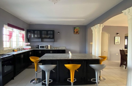 Windsor Villa | The Blue Flamingo