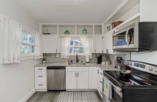 Lakeland House | The Blue House in Historic Downtown Lakeland