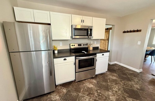 Virginia House | The Blue Jay - Cozy 1-bedroom house in Virginia with WiFi, sleeps 4