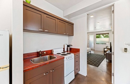 Ivins Condo | The Blue Moon - Ground Floor Suite w/Red Rock Views