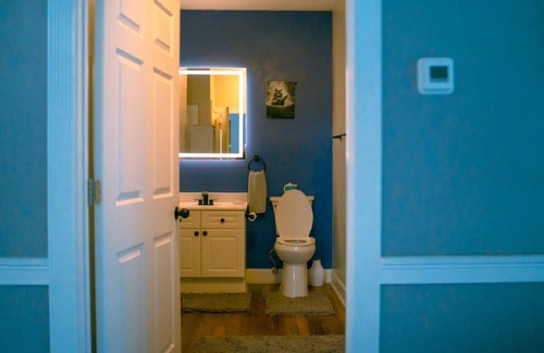 Charlotte Condo | The Blue Oasis- Charming 2-bedroom condo in cool Charlotte with AC, WiFi