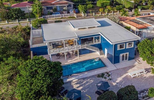Marie Pampoen Villa | The Blue Ocean Villa - Telamonstraat 12