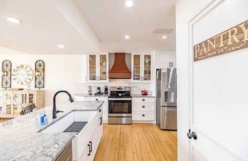 Panama City Beach Villa | The Blue Pearl PCB Deluxe 1500 sq' Villa 310: beach, restaurants, event center