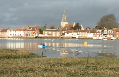 Bosham Apartment | The Blue Room
