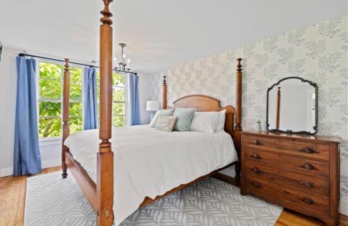 Sebago House | The Blueberry House - Spacious, Family & Pet-Friendly Retreat near Sebago Lake